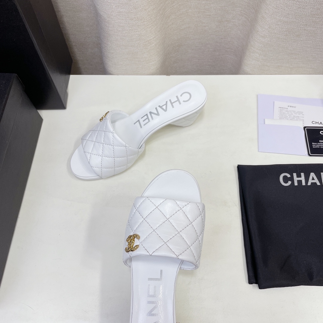 --CHANEL𝟐𝟎𝟐𝟐/𝐒𝐒 𝐧𝐞𝐰 Primavera temprana diamante celosía talón cónico doble C hebilla zapati