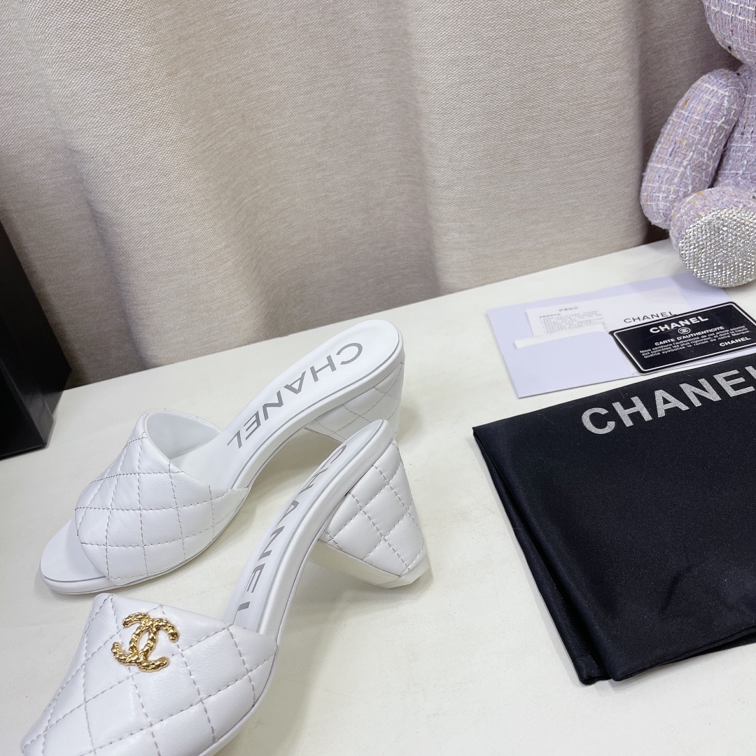 --CHANEL𝟐𝟎𝟐𝟐/𝐒𝐒 𝐧𝐞𝐰 Primavera temprana diamante celosía talón cónico doble C hebilla zapati