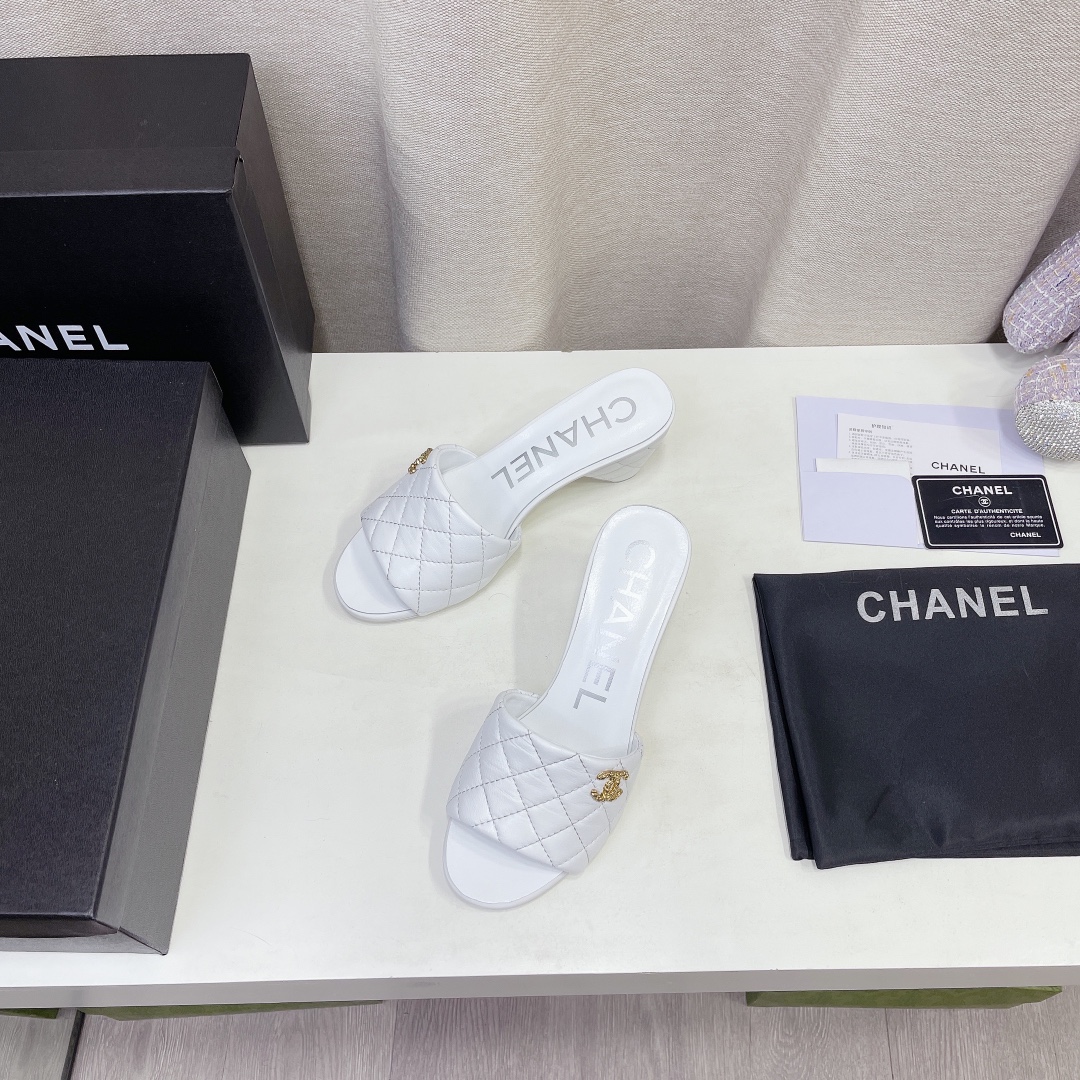 --CHANEL𝟐𝟎𝟐𝟐/𝐒𝐒 𝐧𝐞𝐰 Primavera temprana diamante celosía talón cónico doble C hebilla zapati