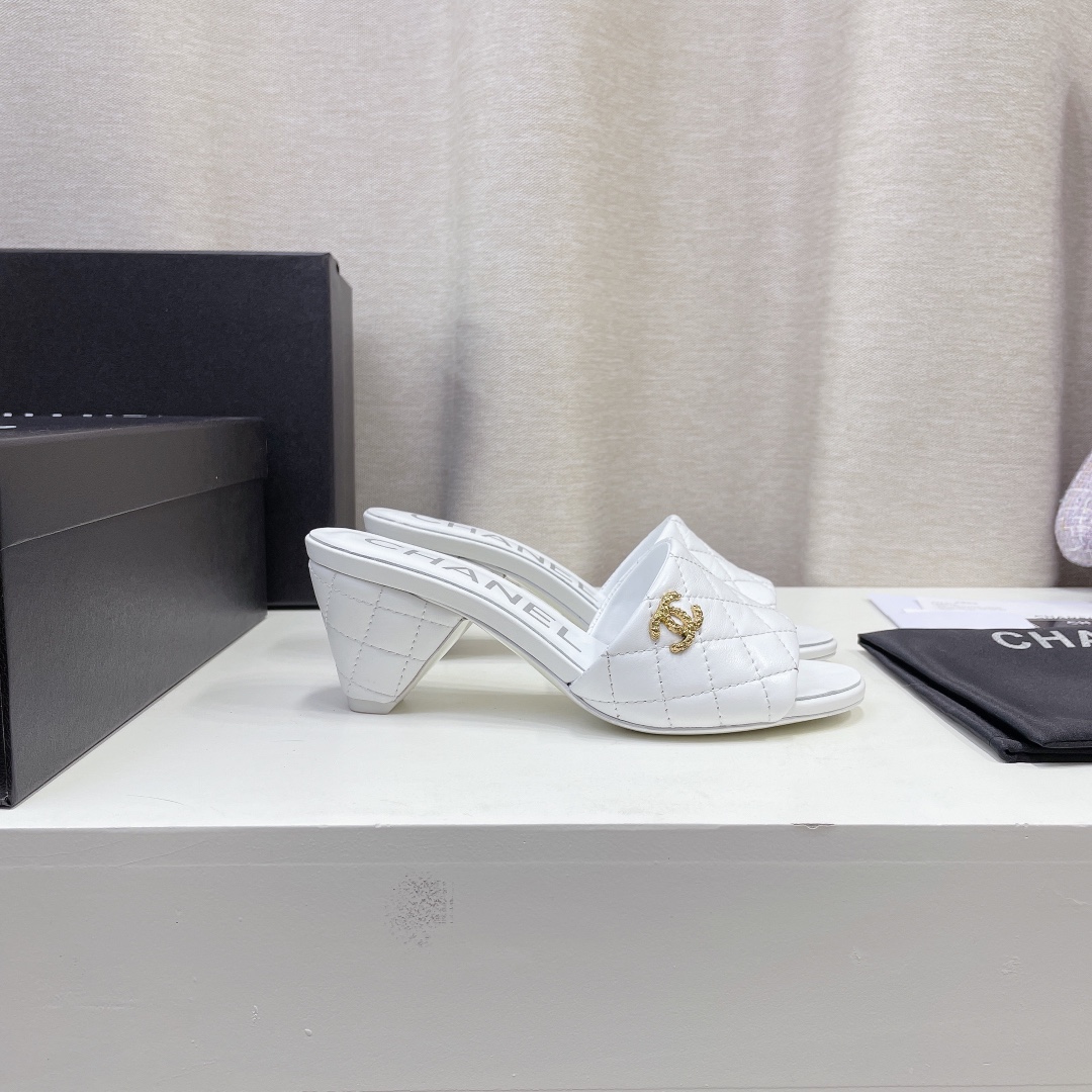 --CHANEL𝟐𝟎𝟐𝟐/𝐒𝐒 𝐧𝐞𝐰 Primavera temprana diamante celosía talón cónico doble C hebilla zapati