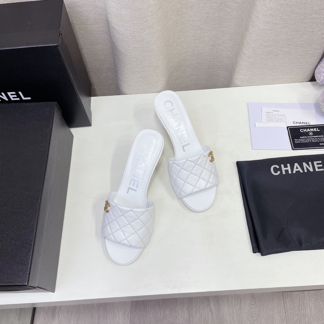 --CHANEL𝟐𝟎𝟐𝟐/𝐒𝐒 𝐧𝐞𝐰 Primavera temprana diamante celosía talón cónico doble C hebilla zapati