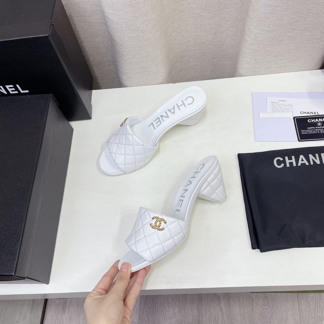 --CHANEL𝟐𝟎𝟐𝟐/𝐒𝐒 𝐧𝐞𝐰 Primavera temprana diamante celosía talón cónico doble C hebilla zapati