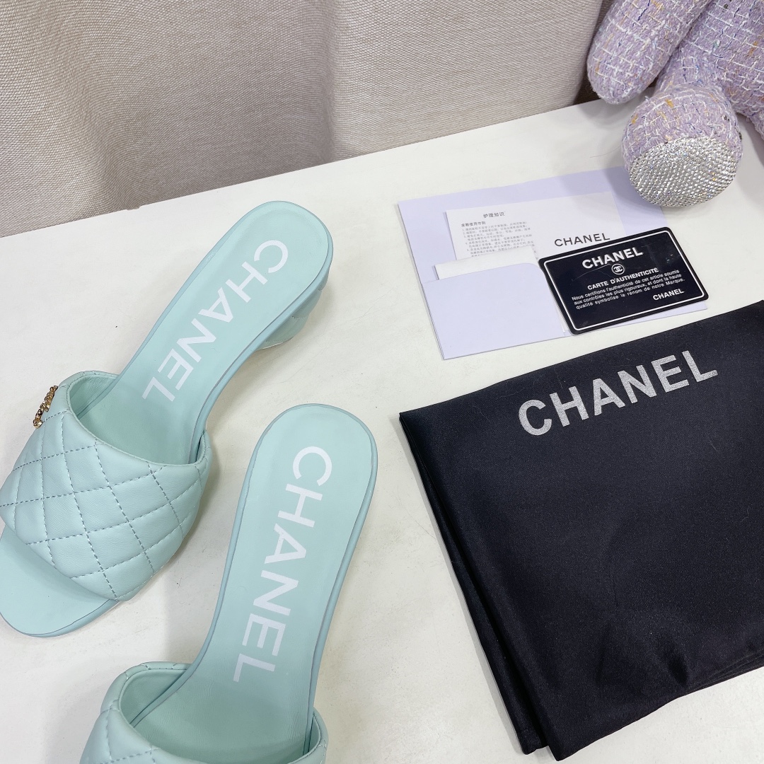 --CHANEL𝟐𝟎𝟐𝟐/𝐒𝐒 𝐧𝐞𝐰 Primavera temprana diamante celosía talón cónico doble C hebilla zapati