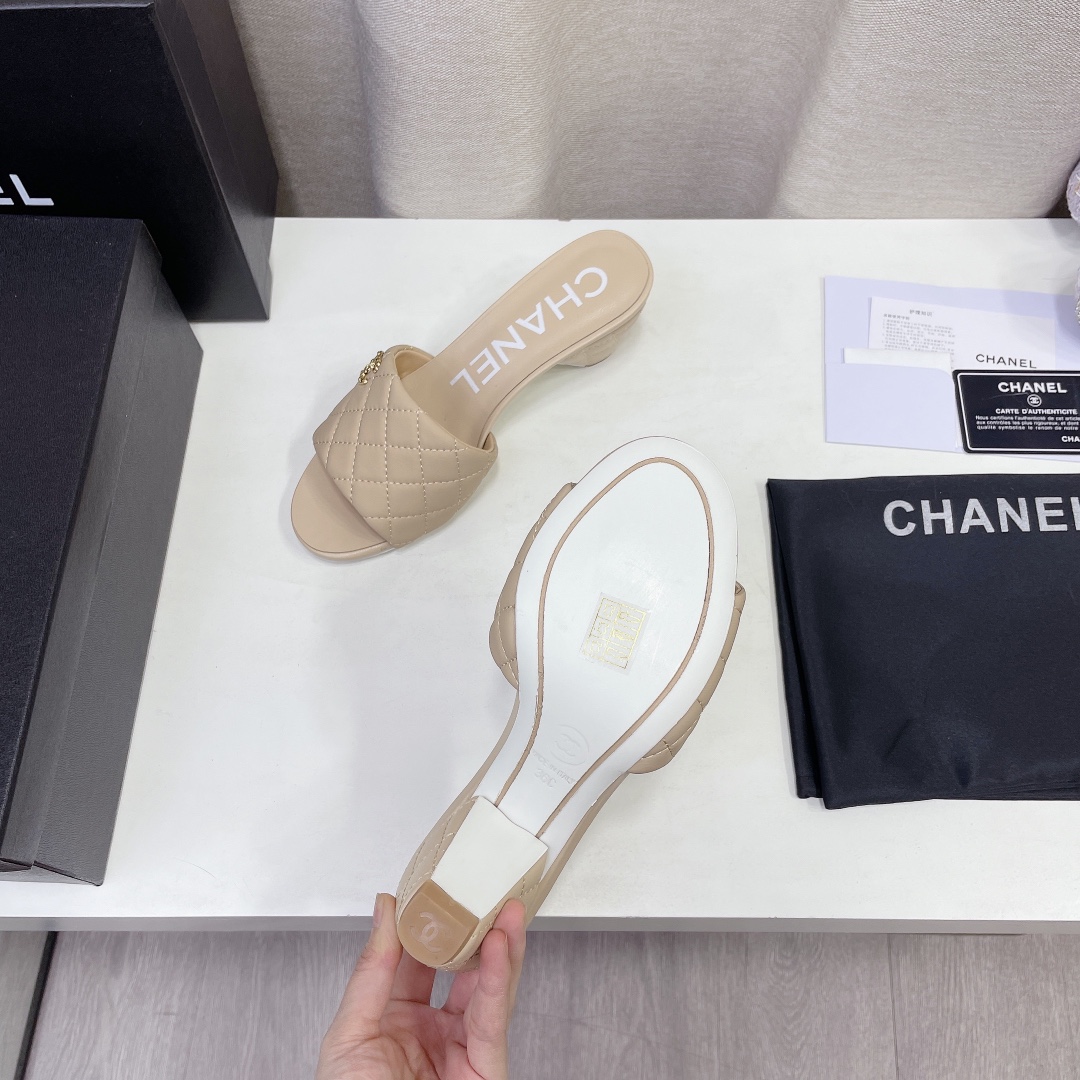 --CHANEL𝟐𝟎𝟐𝟐/𝐒𝐒 𝐧𝐞𝐰 Primavera temprana diamante celosía talón cónico doble C hebilla zapati