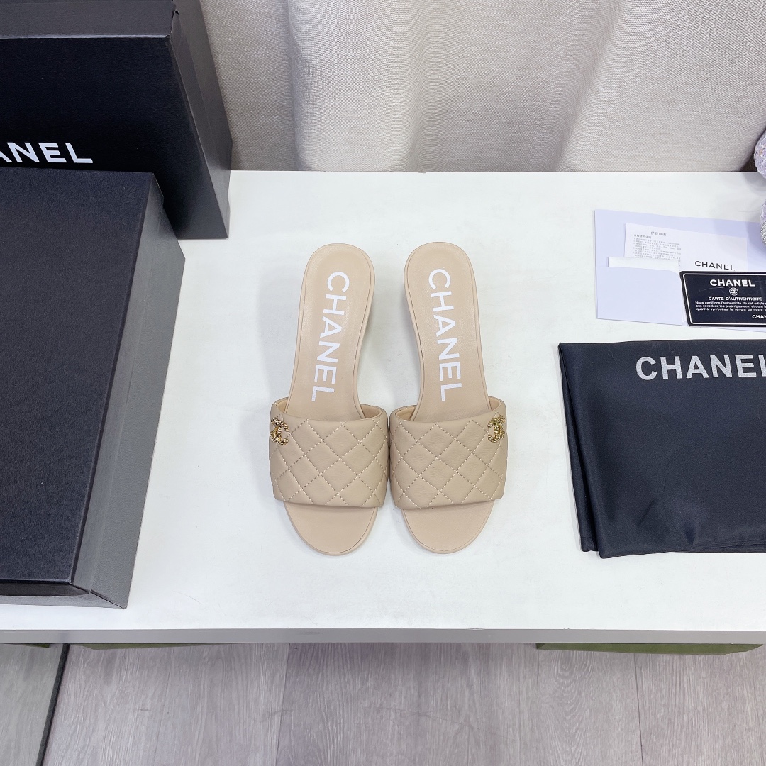--CHANEL𝟐𝟎𝟐𝟐/𝐒𝐒 𝐧𝐞𝐰 Primavera temprana diamante celosía talón cónico doble C hebilla zapati
