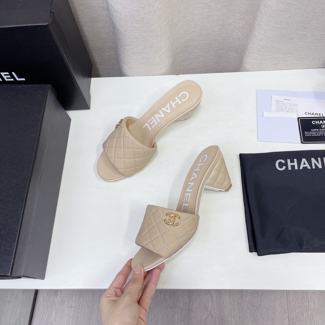 --CHANEL𝟐𝟎𝟐𝟐/𝐒𝐒 𝐧𝐞𝐰 Primavera temprana diamante celosía talón cónico doble C hebilla zapati