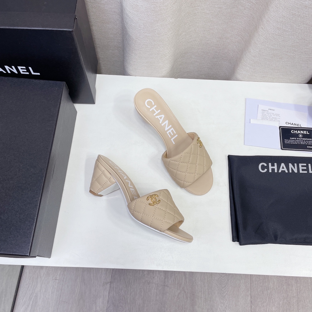 --CHANEL𝟐𝟎𝟐𝟐/𝐒𝐒 𝐧𝐞𝐰 Primavera temprana diamante celosía talón cónico doble C hebilla zapati