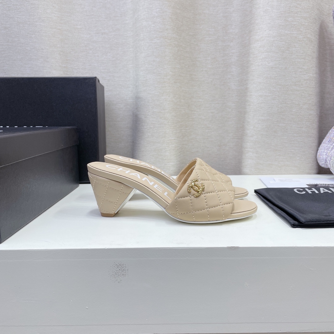 --CHANEL𝟐𝟎𝟐𝟐/𝐒𝐒 𝐧𝐞𝐰 Primavera temprana diamante celosía talón cónico doble C hebilla zapati