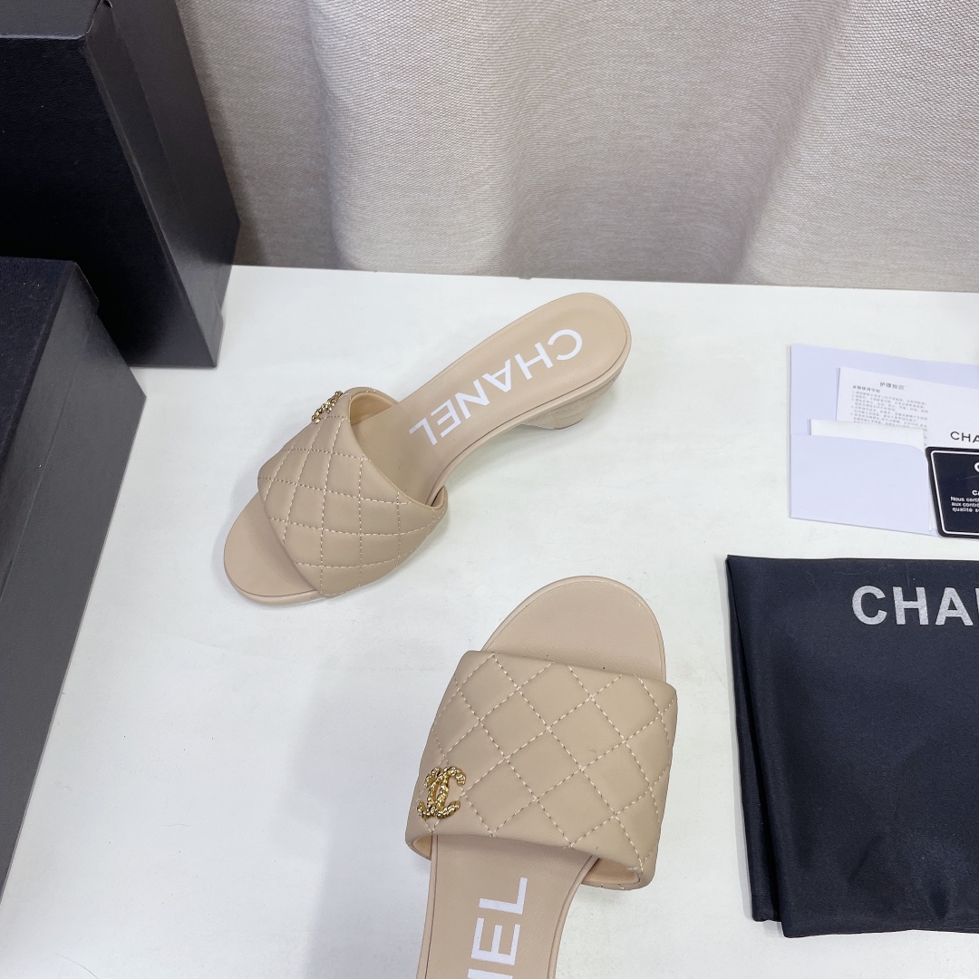 --CHANEL𝟐𝟎𝟐𝟐/𝐒𝐒 𝐧𝐞𝐰 Primavera temprana diamante celosía talón cónico doble C hebilla zapati