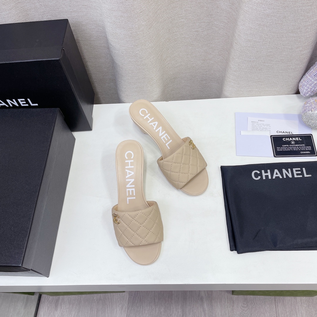 --CHANEL𝟐𝟎𝟐𝟐/𝐒𝐒 𝐧𝐞𝐰 Primavera temprana diamante celosía talón cónico doble C hebilla zapati