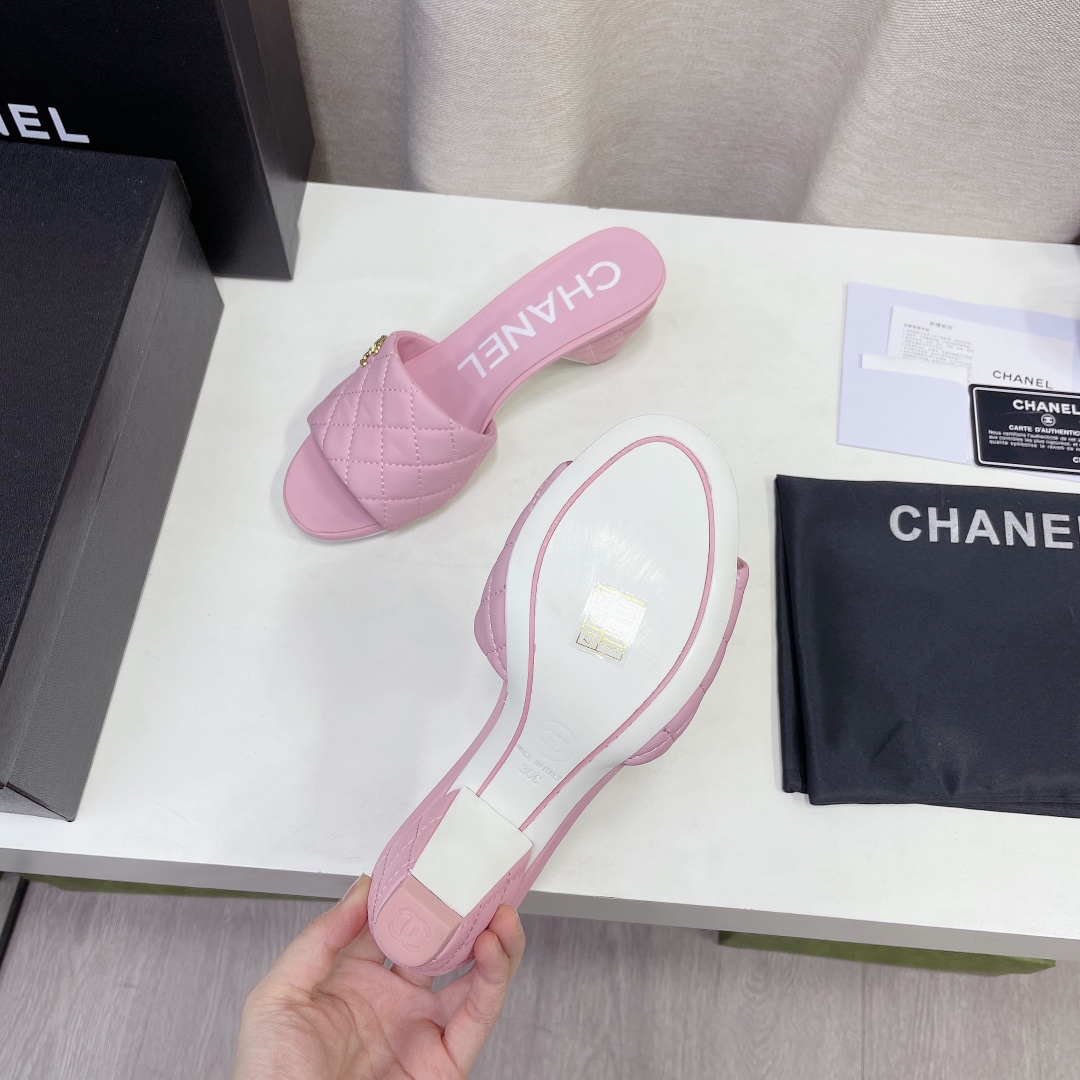 --CHANEL𝟐𝟎𝟐𝟐/𝐒𝐒 𝐧𝐞𝐰 Primavera temprana diamante celosía talón cónico doble C hebilla zapati