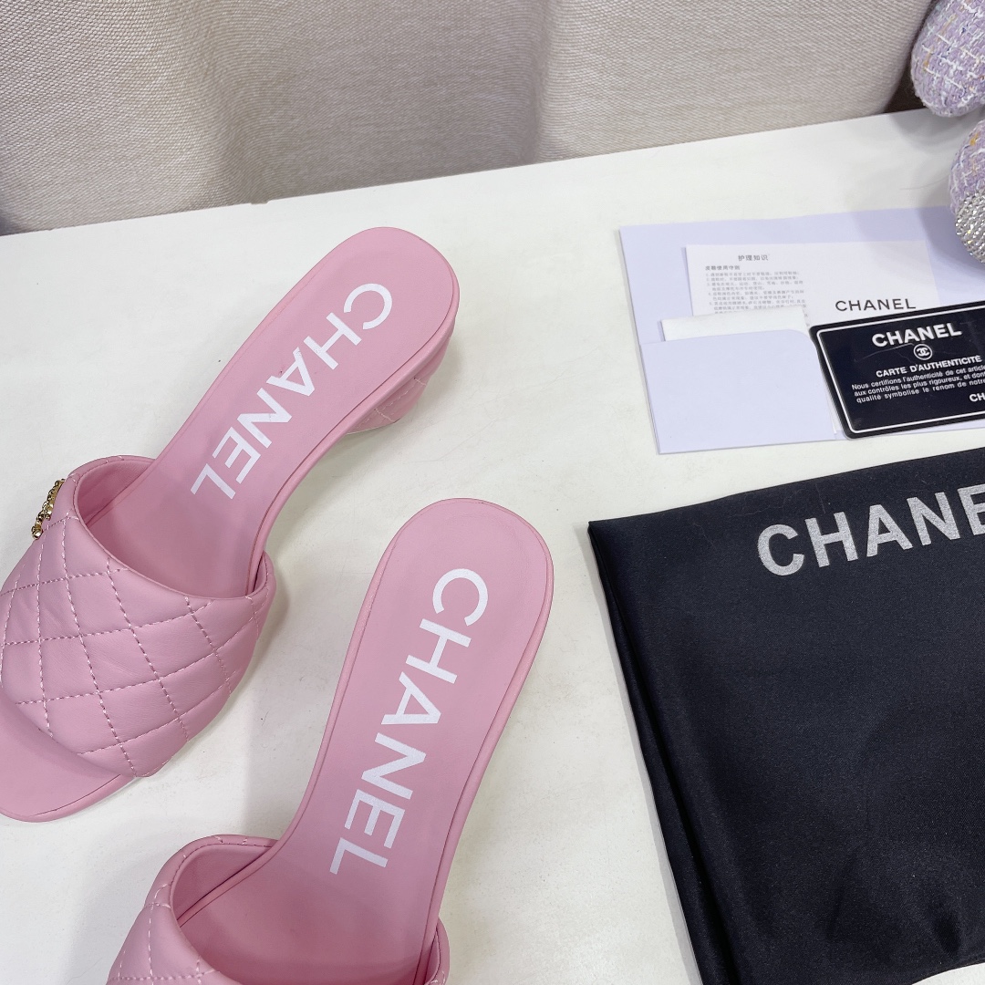 --CHANEL𝟐𝟎𝟐𝟐/𝐒𝐒 𝐧𝐞𝐰 Primavera temprana diamante celosía talón cónico doble C hebilla zapati