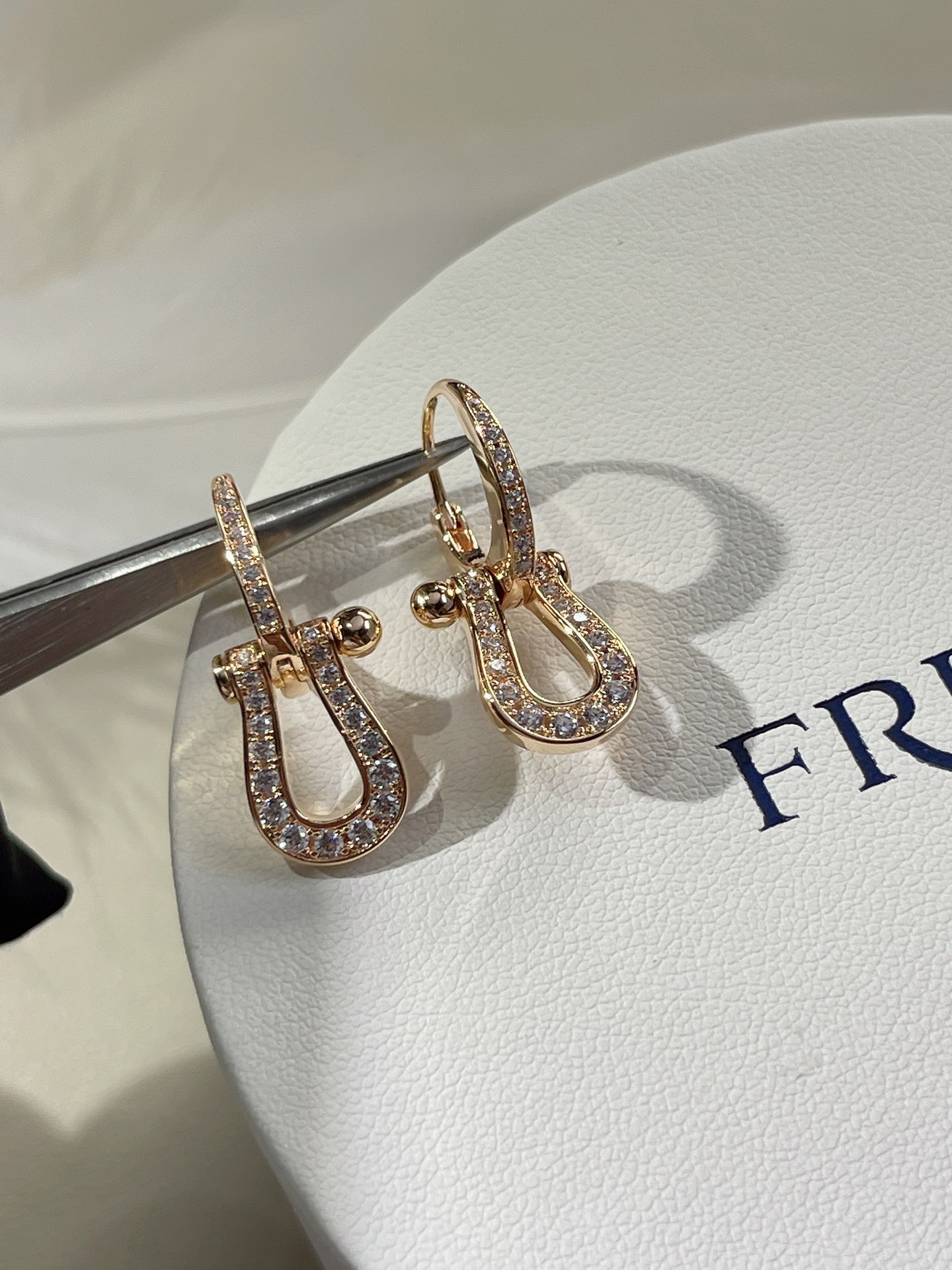 Fred Fre* 马蹄满钻耳环 Force10系列 璀璨美钻配灵动马蹄 干练又婉约