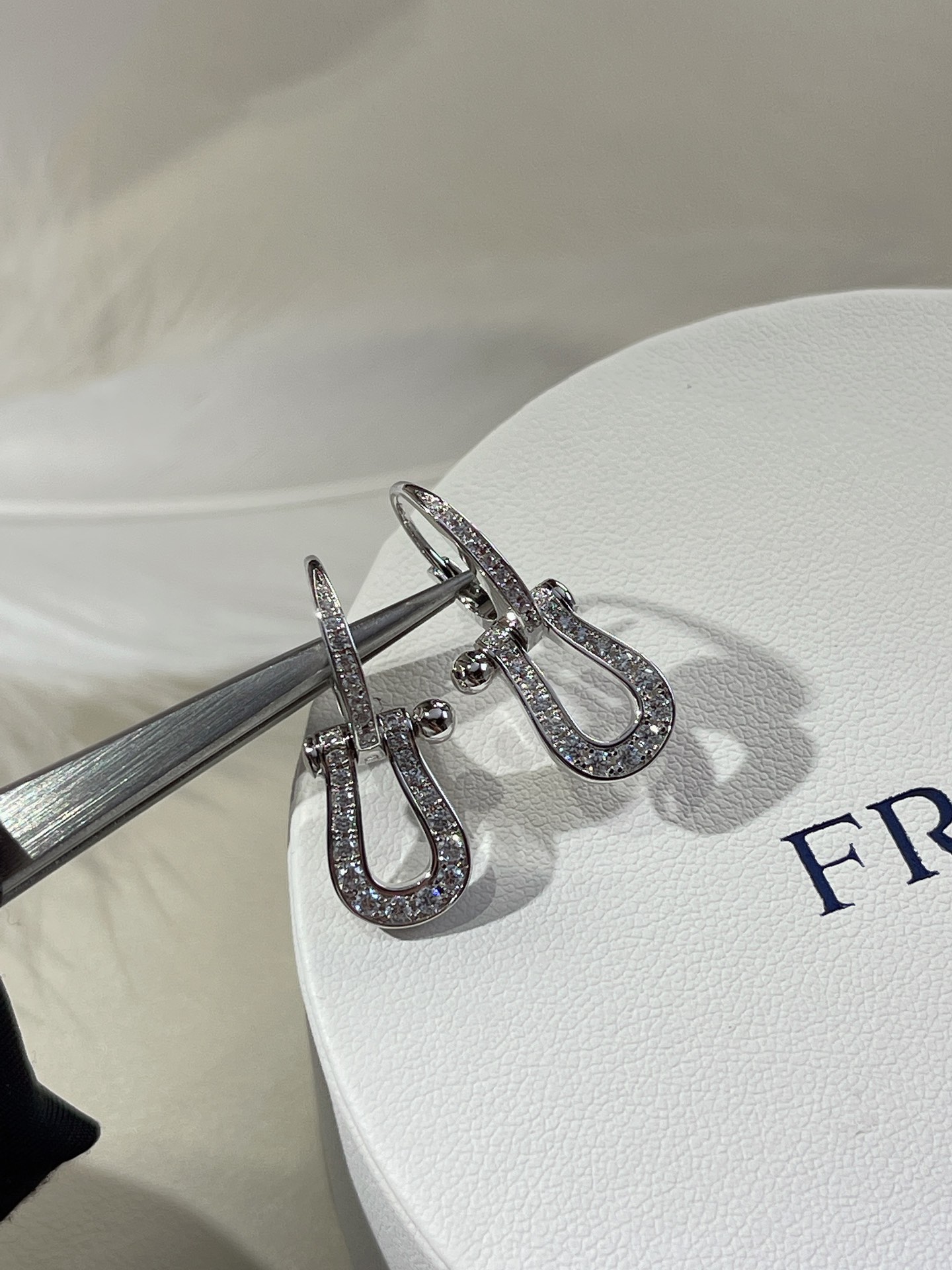Fred Fre* 马蹄满钻耳环 Force10系列 璀璨美钻配灵动马蹄 干练又婉约