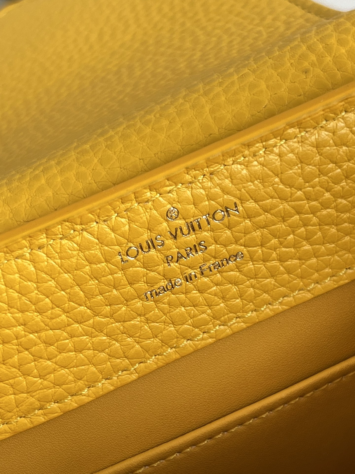 顶级原单M59709淡黄金全皮cap那英款系列迷你Capucines迷你手袋法国进口小牛皮,闪亮的金属饰