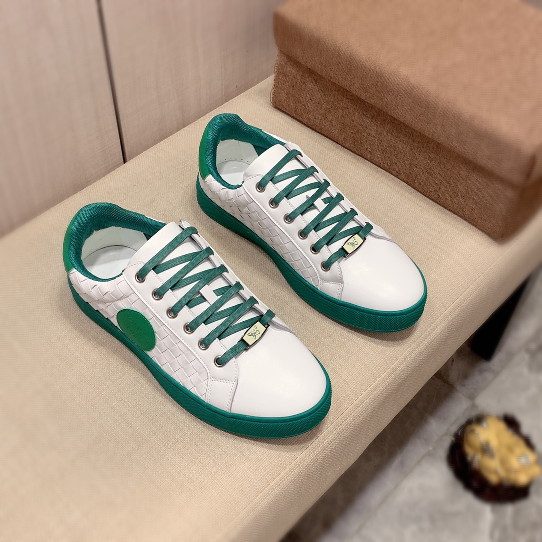 I5   原版1:1 Bottega Veneta * 官网•同款高•版本最新•爆款休闲鞋，专柜1:1。顶端品牌[勾引]奢侈～代购，顶级～质量。专柜同卖产品 鞋面選用进口透气编织牛皮搭配材质➕透气羊皮内里•精细做工。原版个性时尚柔软橡膠耐磨防滑大底，上脚轻巧舒适，实物拍摄🎬實物更好看，a51广州码: 38-44，3️⃣色