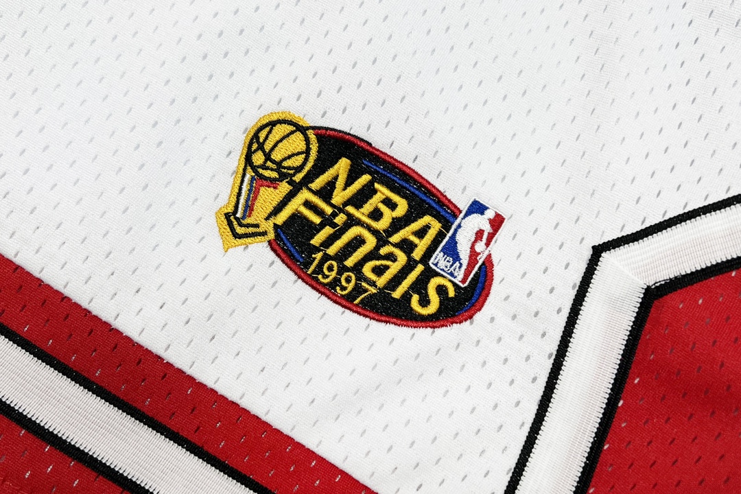 Top Embroidery Chicago Bulls Retro Basketball Shorts with Customized Design - 图片 6