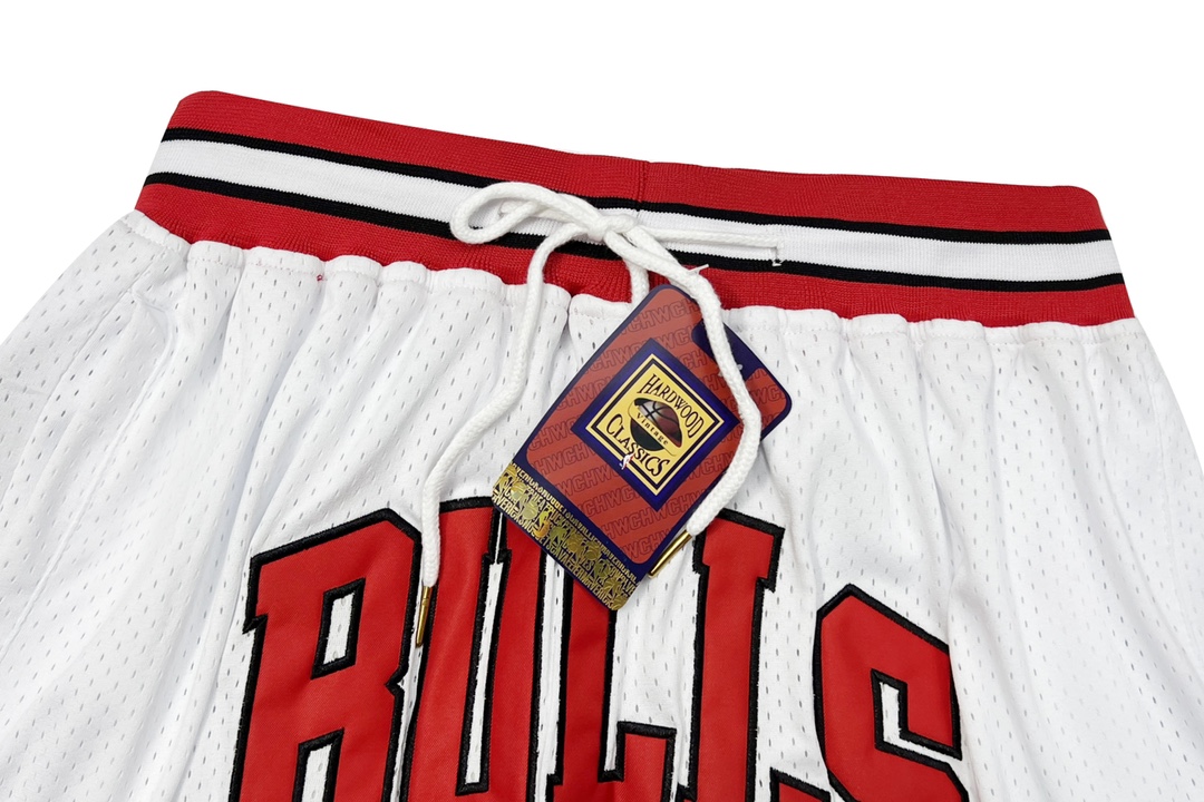 Top Embroidery Chicago Bulls Retro Basketball Shorts with Customized Design - 图片 3