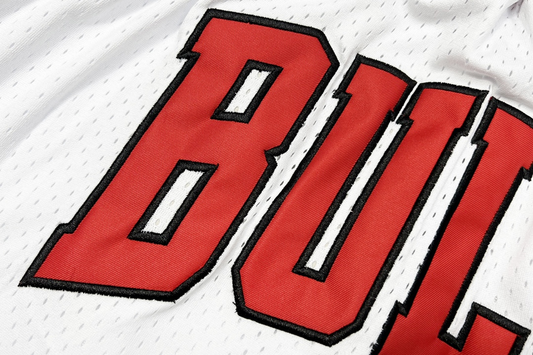 Top Embroidery Chicago Bulls Retro Basketball Shorts with Customized Design - 图片 7