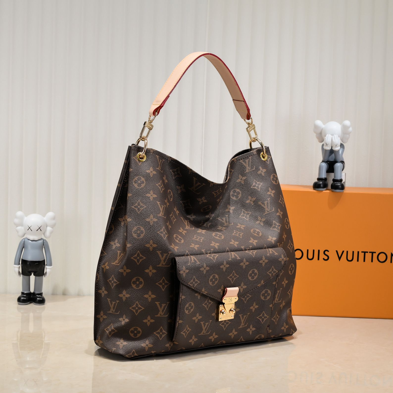 Alternative view of Louis Vuitton Handbag 12118