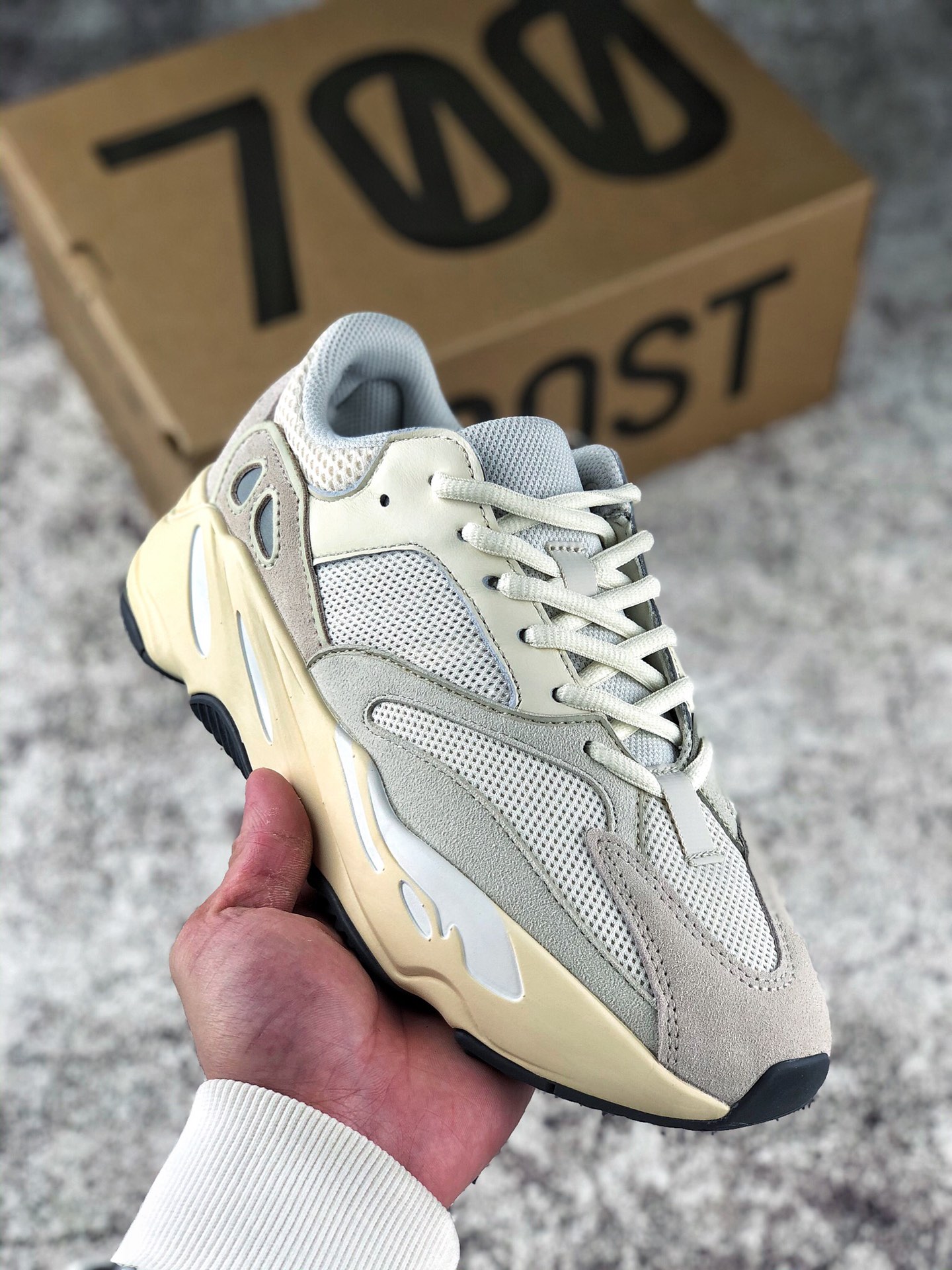 本地自取 核心放店
Adidas Yeezy 700v2 