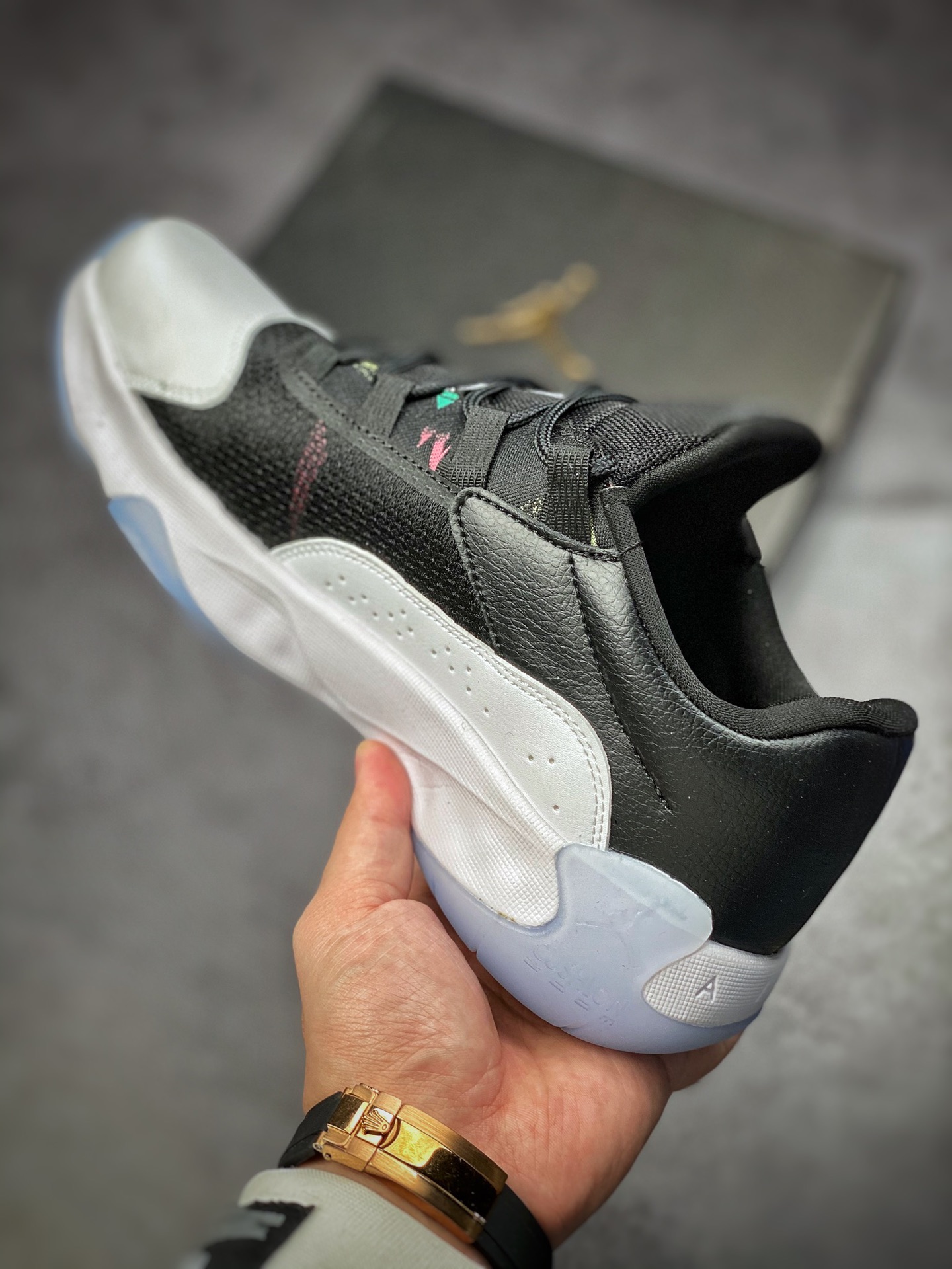 200  AIR JORDAN Air Jordan 11 Cmft Low 官方同步上架实战篮球鞋 CW0784-104