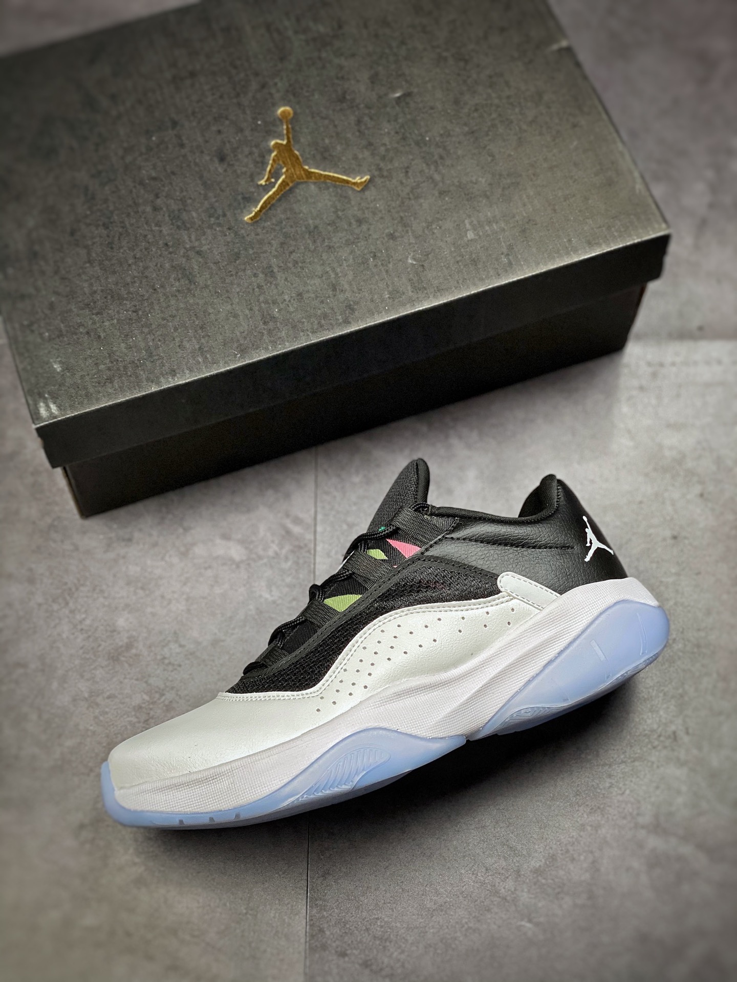 200  AIR JORDAN Air Jordan 11 Cmft Low 官方同步上架实战篮球鞋 CW0784-104