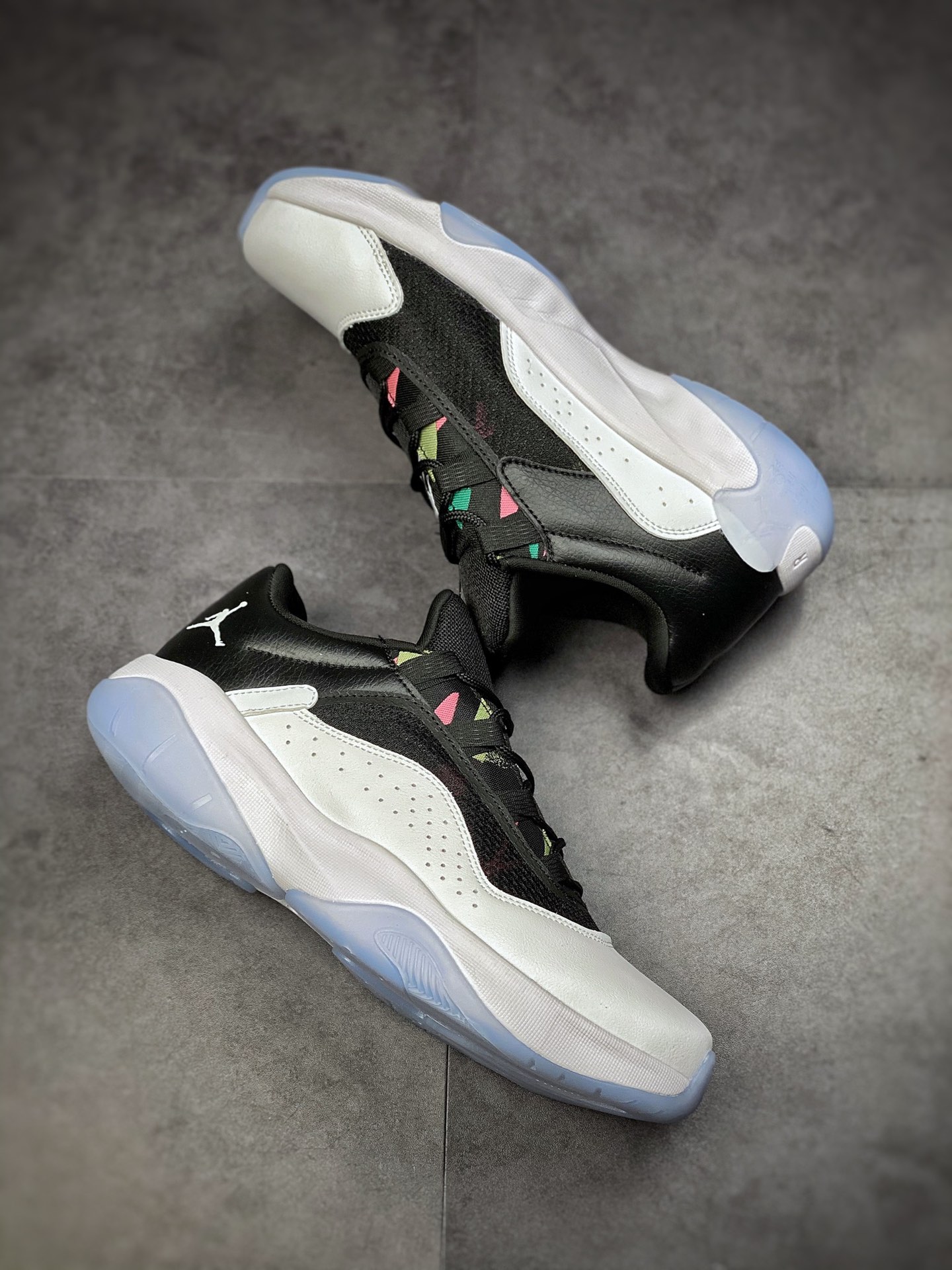 200  AIR JORDAN Air Jordan 11 Cmft Low 官方同步上架实战篮球鞋 CW0784-104