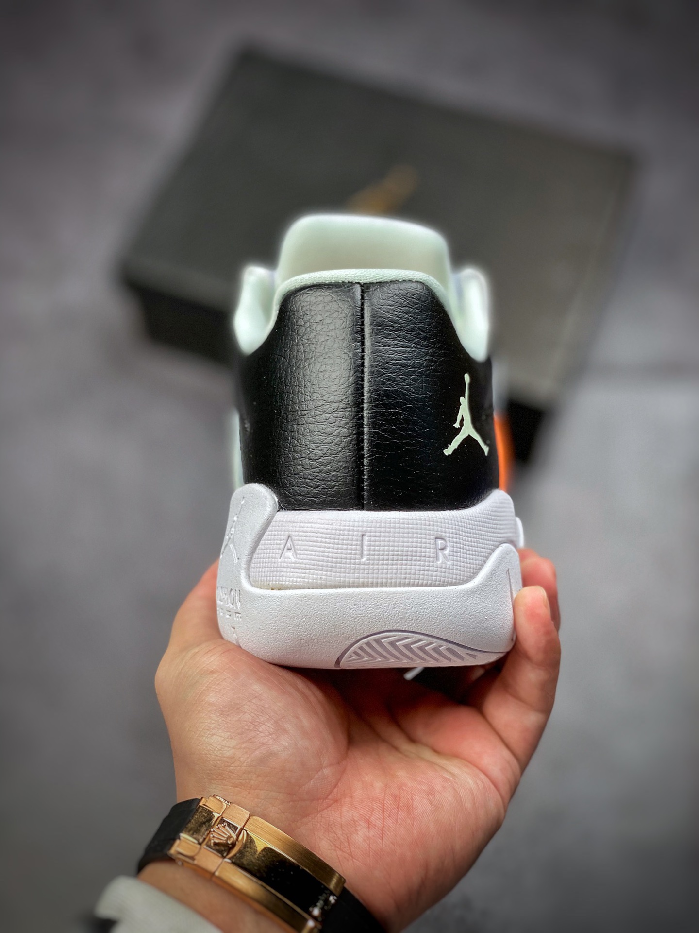 200  AIR JORDAN Air Jordan 11 Cmft Low 官方同步上架实战篮球鞋  CW0784-300