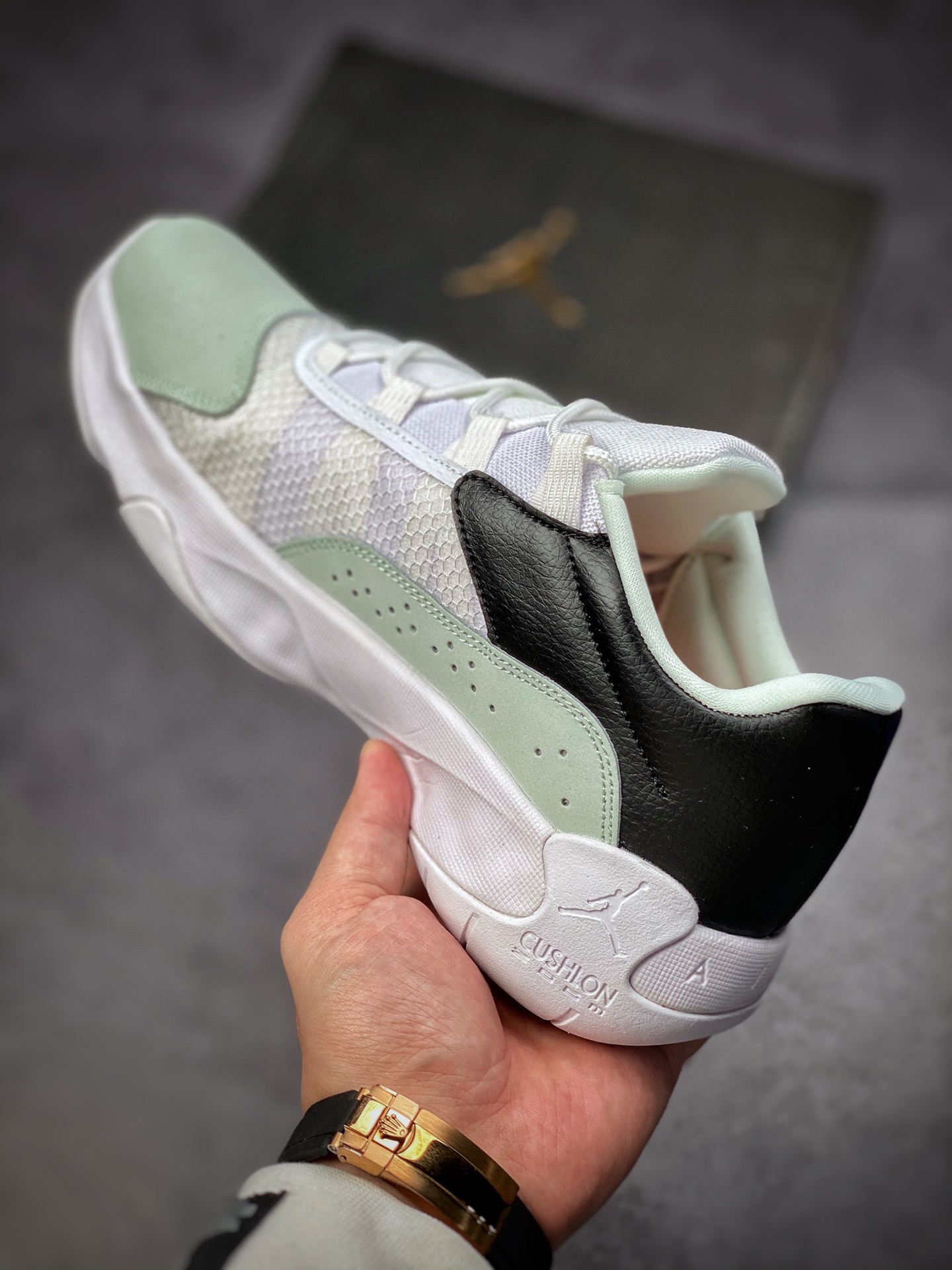 200  AIR JORDAN Air Jordan 11 Cmft Low 官方同步上架实战篮球鞋  CW0784-300