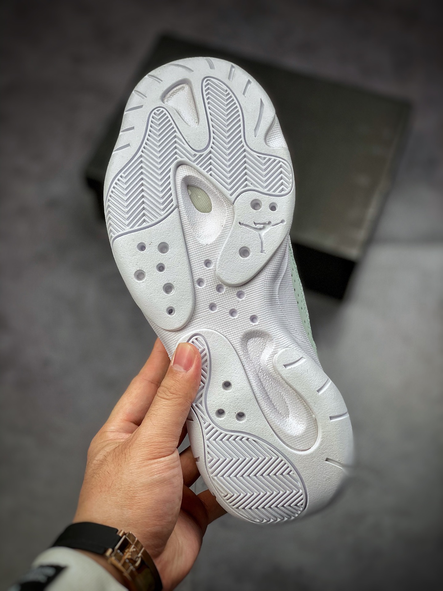 200  AIR JORDAN Air Jordan 11 Cmft Low 官方同步上架实战篮球鞋  CW0784-300