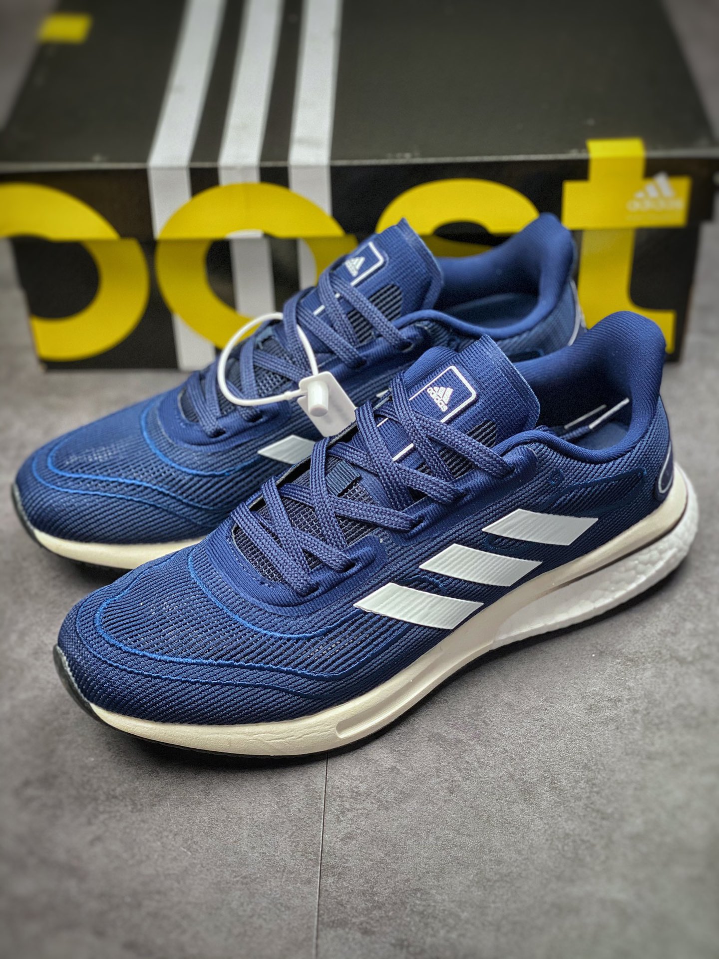 200  Adidas Supernova M 马拉松赛事休闲运动跑步鞋FV7421