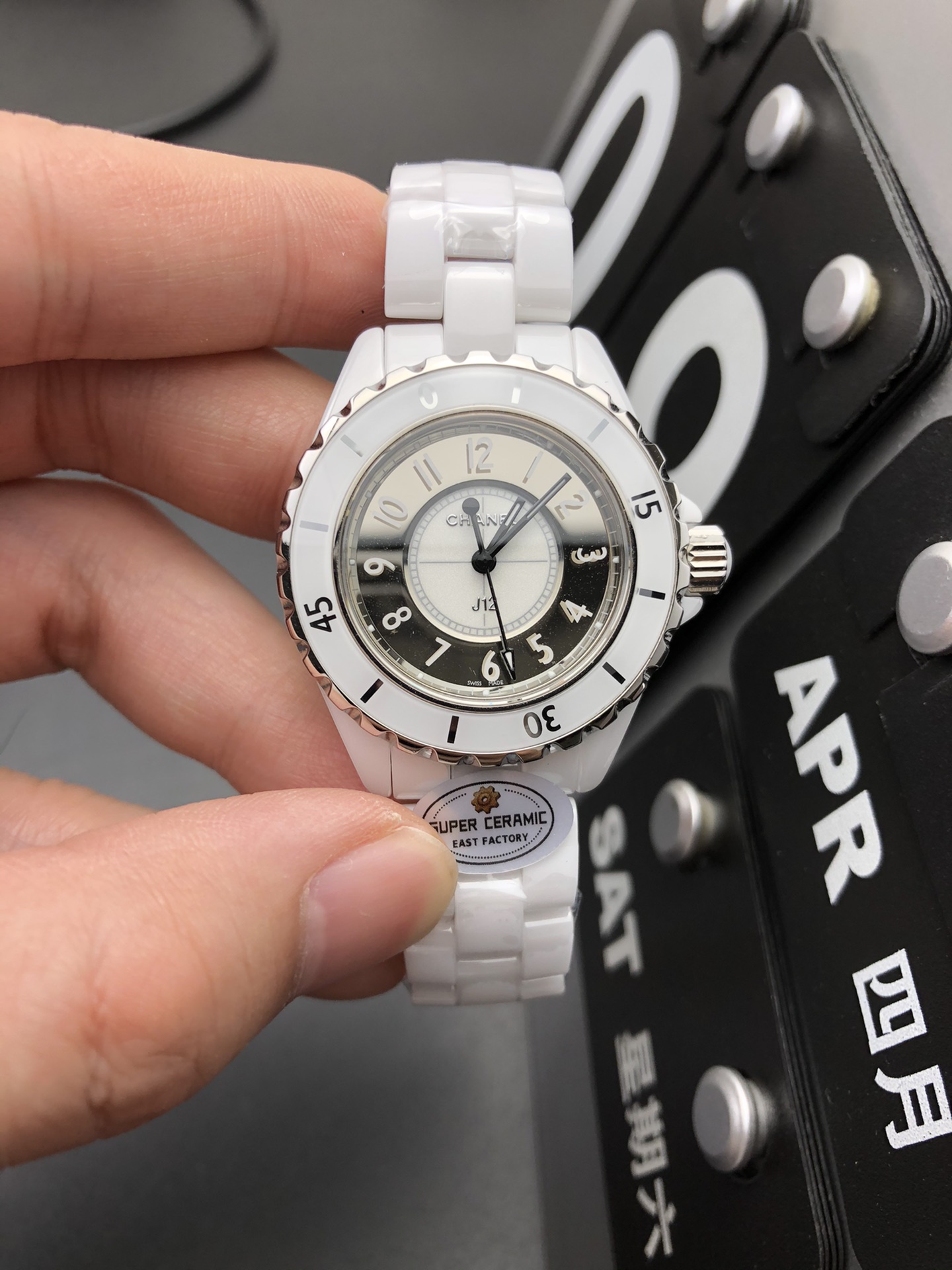 Chanel EAST 陶瓷新品——香奈儿J12系列33腕表