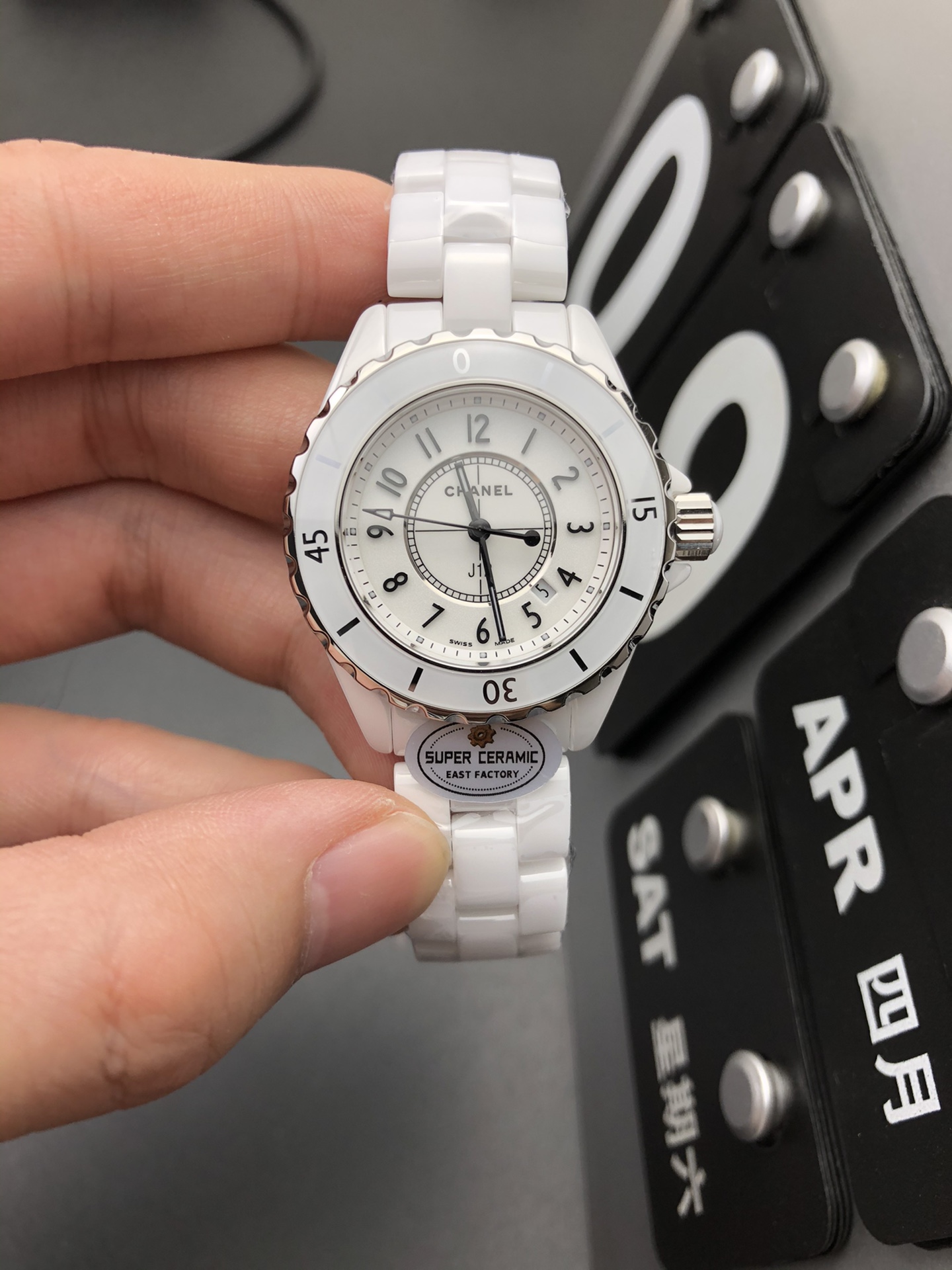 Chanel EAST 陶瓷新品——香奈儿J12系列33腕表