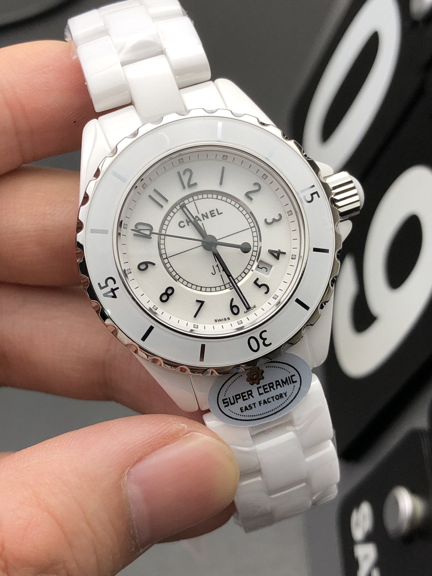 Chanel EAST 陶瓷新品——香奈儿J12系列33腕表