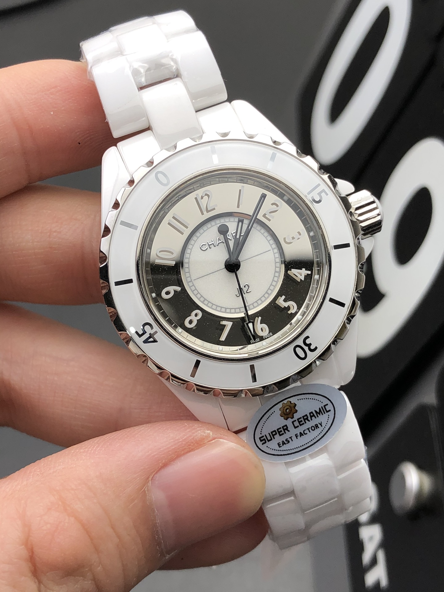 Chanel EAST 陶瓷新品——香奈儿J12系列33腕表