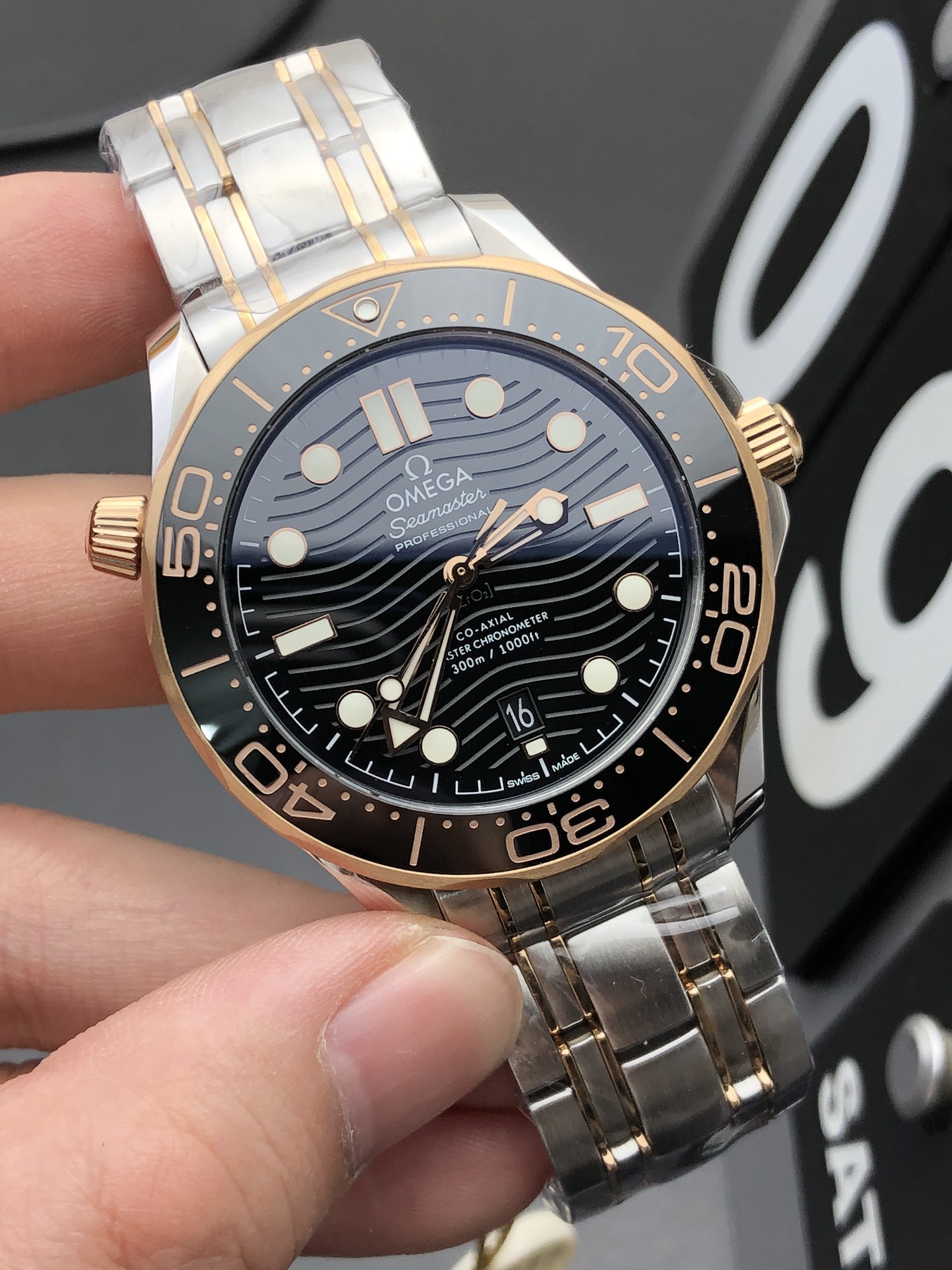 Omega OR 玫瑰金海马300
