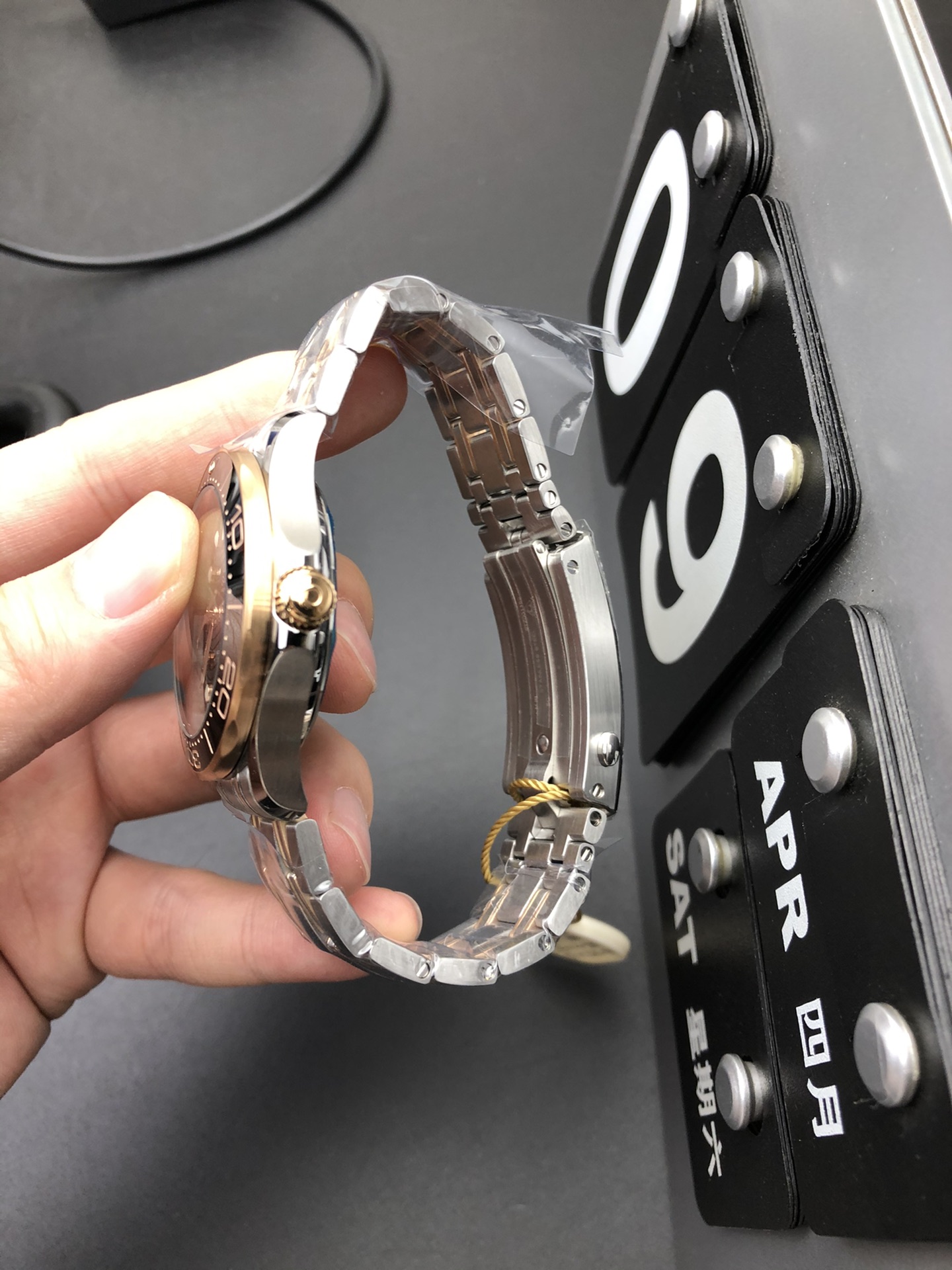 Omega OR 玫瑰金海马300