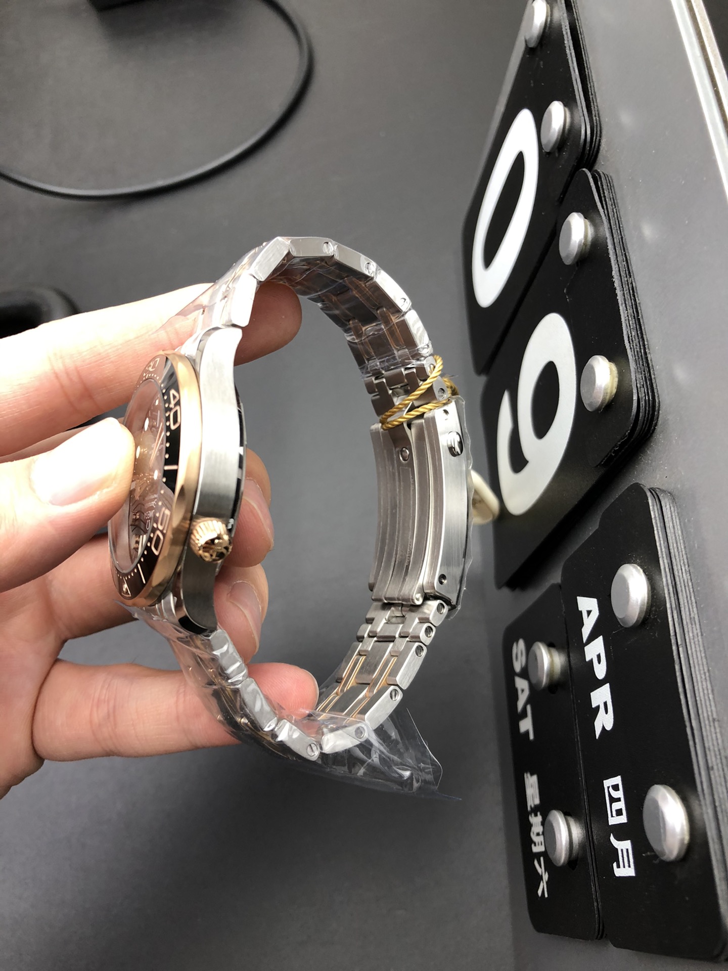 Omega OR 玫瑰金海马300