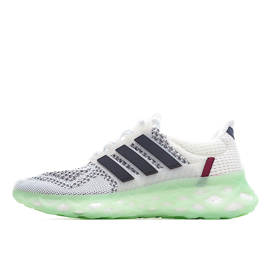 H0   G0 新货公司级别 Adidas Ultra Boost DNA Web UB 8.0网系列低帮袜套式针织鞋面休闲运动慢跑鞋 白绿 GZ3679以 Ultra Boost 鞋款为蓝本打造了全新的鞋款，既有着传统的舒适脚感，还进一步完善了功能性。以通体打造，视觉效果十分清新，相当适合当下季节穿着，绝对可以让你成为街上最靓的仔。鞋面为跑者配备了 Primeknit 鞋面，弹性与包裹都进行了升级，在运动时更好地保护你的双脚。侧身处经典的三道杠 Logo 以黑色呈现，使整体造型更加和谐。最后以搭载全掌 Boost 的中底收尾，保证软弹舒适的脚感，并且还使用了橡胶框将 Boost 材质进行包裹，让整体的耐用性提高了不少。