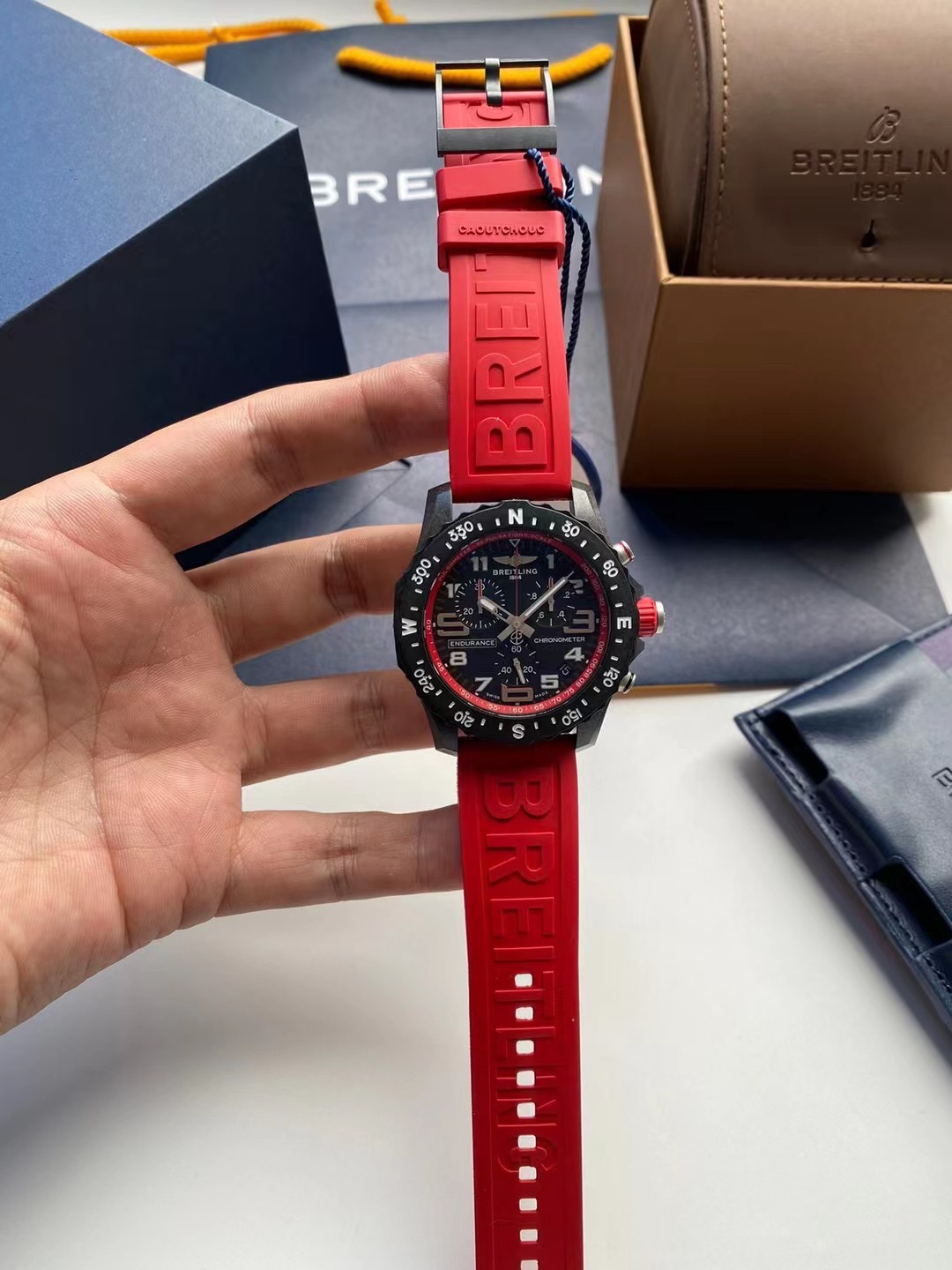 NO:146873,Breitling BREITLING ENDURANCE  PRO professional endurance series three-eye six-pin chronograph men and women's same style, official price, 44mm diameter, uses the world's first advanced innovative material Breitlight composite resin for case clasp manufacturing, which is extremely sturdy and light, presenting a cool black and mottled visual effect. The two-way ratchet bezel engraved with four basic direction points of compass, southeast, west and north, double-sided anti-glare sapphire mirror, and white inner bezel marking practical pulse meter scale.  100 meters waterproof, paired with a blue rubber strap, the Swiss Observatory certified (COSC) Breitling 82 super quartz movement provides excellent accuracy and stable time movement. The pointer scale is covered with a patented SuperLuminova luminous coating, and can be read easily under limited lighting conditions. It has a calendar timing function and a box tote bag afterwards, suitable for daily wear and high-intensity exercise challenging various scenarios.,,breitling19860909百年灵BREITLING ENDURANCE PRO专业耐力系列三眼六针计时男女同款腕表,官价,44mm表径,采用全球首创的超前革新材质Breitlight复合树脂用于表壳表扣制造,坚固无比、超凡轻盈,呈现出酷黑、斑驳的视觉效果.双向棘轮式表圈镌刻东南西北四个罗盘基本方向点,双面防炫目蓝宝石镜面,白色内表圈标记实用脉搏计刻度,100米防水,搭配蓝色橡胶表带,瑞士天文台认证（COSC）认证的百年灵82型超级石英机芯提供卓越精度,走时稳定.指针刻度覆以专利SuperLuminova夜光涂层,有限照明条件下也能轻松读时,带日历计时功能,后配盒子手提袋,适合日常佩戴和高强度锻炼挑战各种场景.,,breitling,Watch