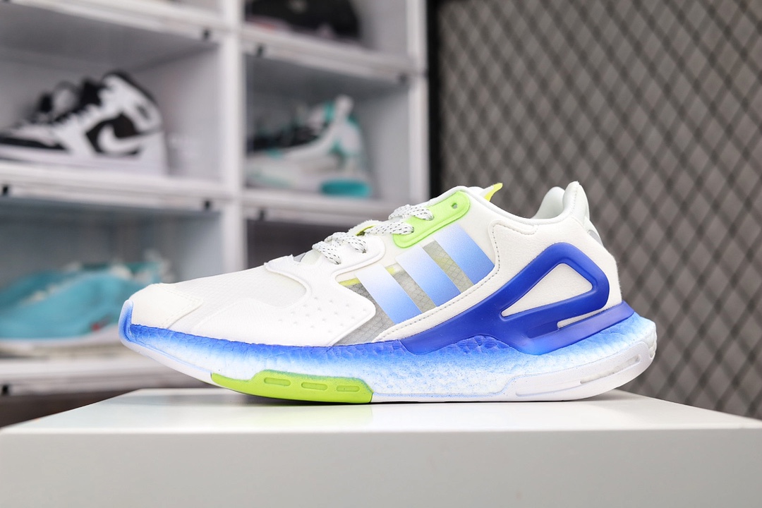 H0 阿迪 夜行者2代 二代 DAY JOGGER 原楦型数据开发纸版网材鞋面搭配合成绒面革饰面中底嵌入全掌Boost爆米花缓震颗粒材质,棉质脚感体验❗科技全副武装，街头运动流行解码❗全新阿迪达斯adidas三叶草 Originals 2020 Day Jogger Boost 2020版慢跑者系列高弹复古休闲运动跑鞋×773YF