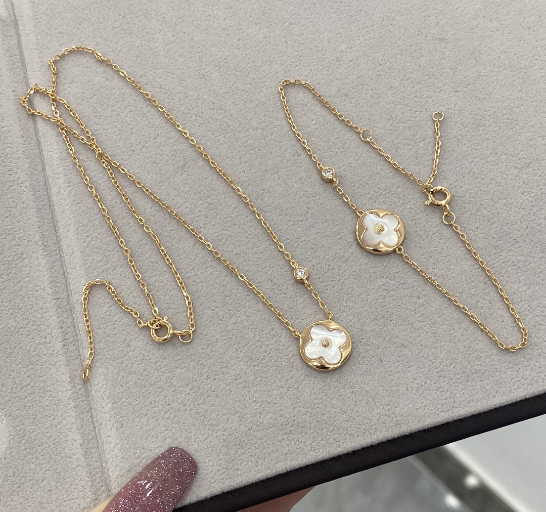 Louis Vuitton Jewelry Bracelet Necklaces & Pendants Gold