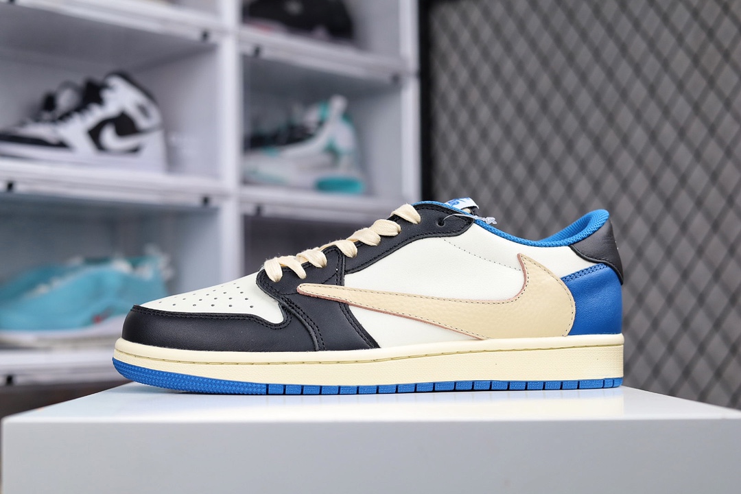 G5 公司级 全头层 Fragment x Travis Scott x Air Jordan 1 ” Military Blue ” AJ1乔1 TS 藤原浩 闪电 鬼脸 三方联名倒钩 完美品质出货 细节如图所示 进口头层皮料 鞋面切割工整 冲孔整齐干净 中底拉帮线 后跟漏斗小蛮腰鞋型×996MK