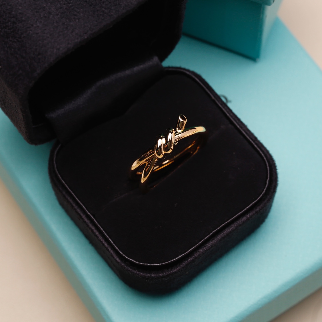 
T knot双行戒指💍，尺寸56789号
2022年Ｔ家新作  Knot戒指|||💥万众期待 
T k