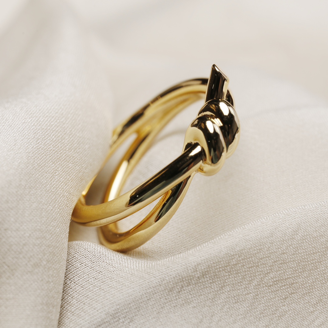 
T knot双行戒指💍，尺寸56789号
2022年Ｔ家新作  Knot戒指|||💥万众期待 
T k