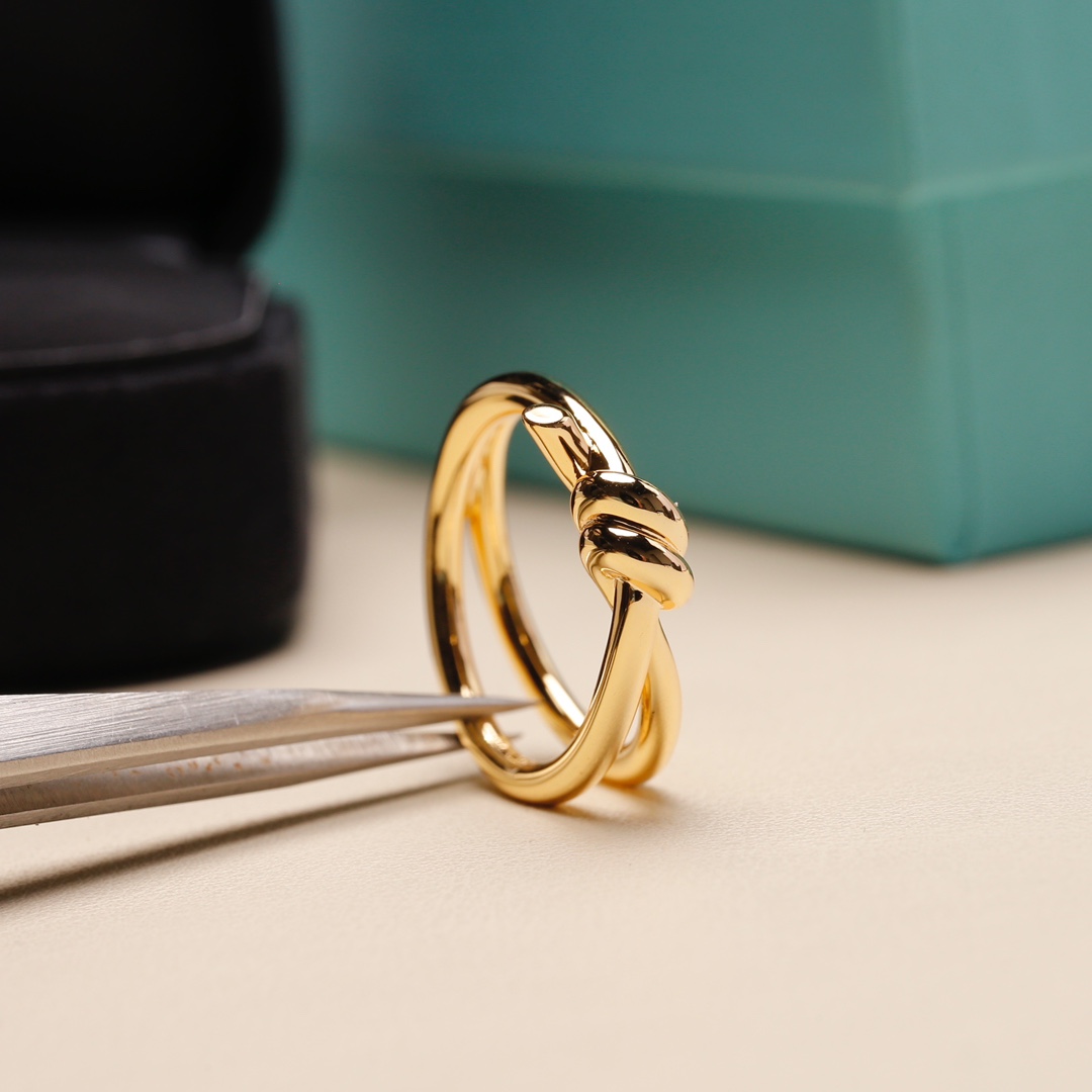 
T knot双行戒指💍，尺寸56789号
2022年Ｔ家新作  Knot戒指|||💥万众期待 
T k