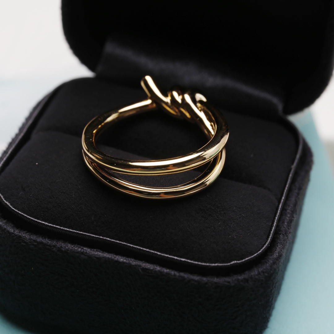 
T knot双行戒指💍，尺寸56789号
2022年Ｔ家新作  Knot戒指|||💥万众期待 
T k