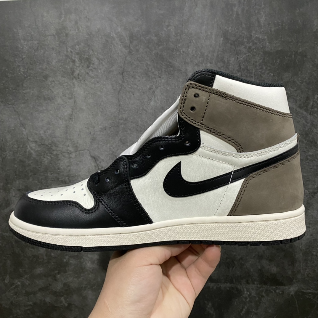 图片[2]-莞产纯原AJ1小倒钩男鞋 原厂皮料 正确鞋型 完美后跟收腰 勾子做工秒杀市场各种所谓纯原，高价零售必推版本 实拍是男鞋 尺码：40.5-47.5-选品中心