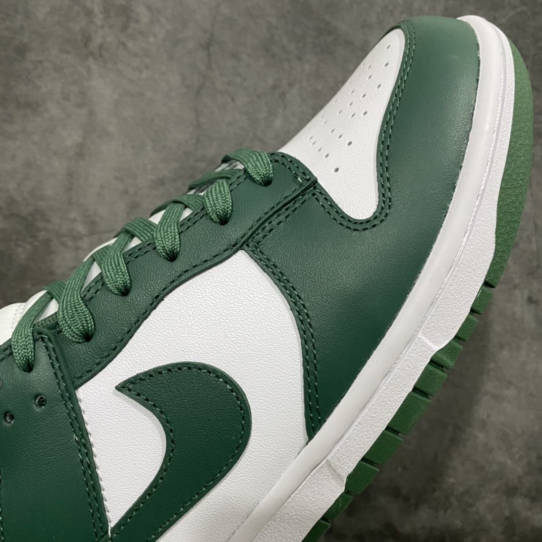 图片[6]-K版纯原NK Dunk Low 密歇根白绿 DD1391-101 原厂Sadesa D7 皮料 厚度1.45CM 细纹排气孔完全一致 全套原楦原模倾力打造完美版型 独家原厂航空铝磨具打磨大底 鞋头坡度极致还原 无解鞋型 原盒原配 圈内天花板工艺 原厂冲刀 超高清洁度 全鞋零毛边皮料切割 采用原厂百宏鞋带以及原厂百宏织唛舌标 内标可供原厂几率过验 原厂中底布黄色点胶 原厂中底布拉帮走线遵循公司‼️ 尺码：35.5 36 36.5 37.5 38 38.5 39 40 40.5 41 42 42.5 43 44 44.5 45 46 47.5-选品中心